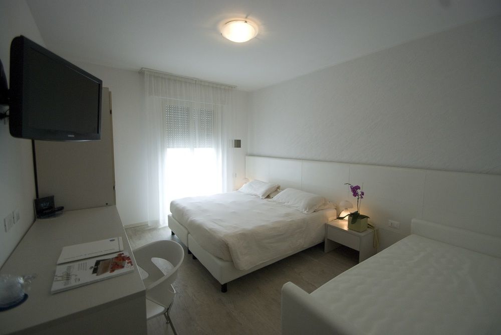 Hotel Sorriso Мілано-Маріттіма Екстер'єр фото