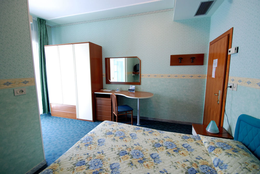 Hotel Sorriso Мілано-Маріттіма Екстер'єр фото
