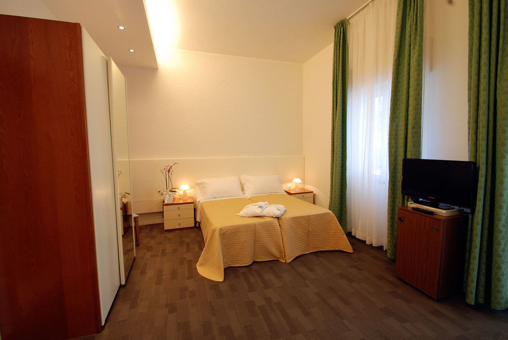 Hotel Sorriso Мілано-Маріттіма Екстер'єр фото