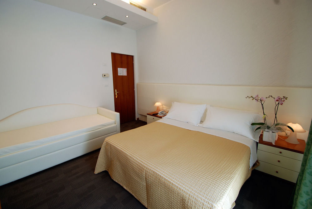 Hotel Sorriso Мілано-Маріттіма Екстер'єр фото
